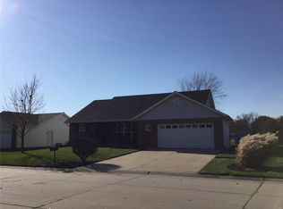 75 Falcon Dr, Highland, IL 62249