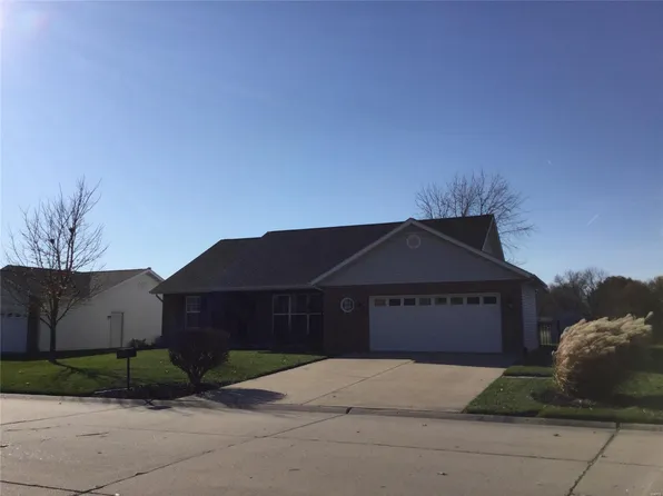 75 Falcon Dr, Highland, IL 62249