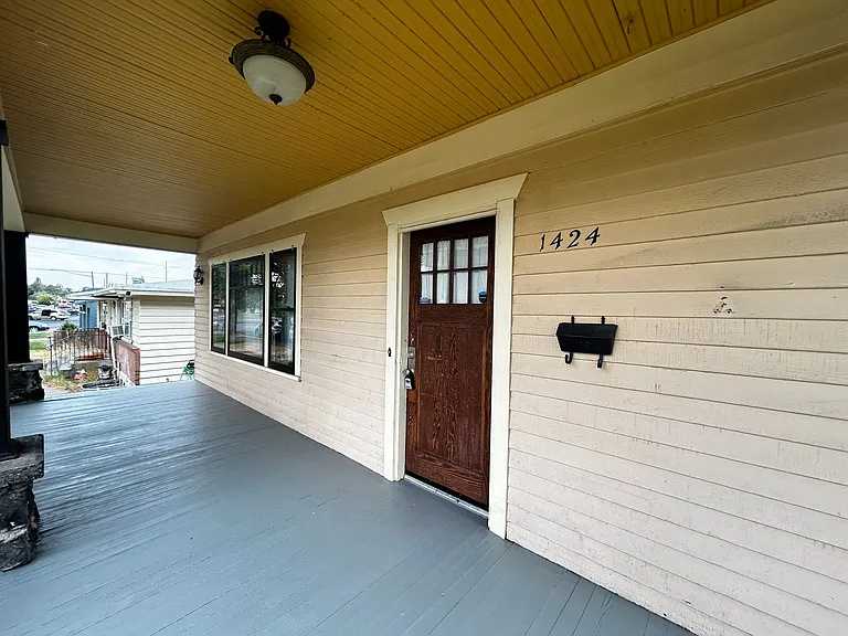 1424 W Montgomery Ave — Photo 2