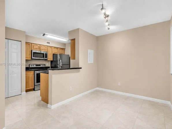 2880 N Oakland Forest Dr APT 110, Fort Lauderdale, FL 33309