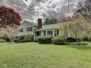 7 Vialls Dr, Barrington, RI 02806