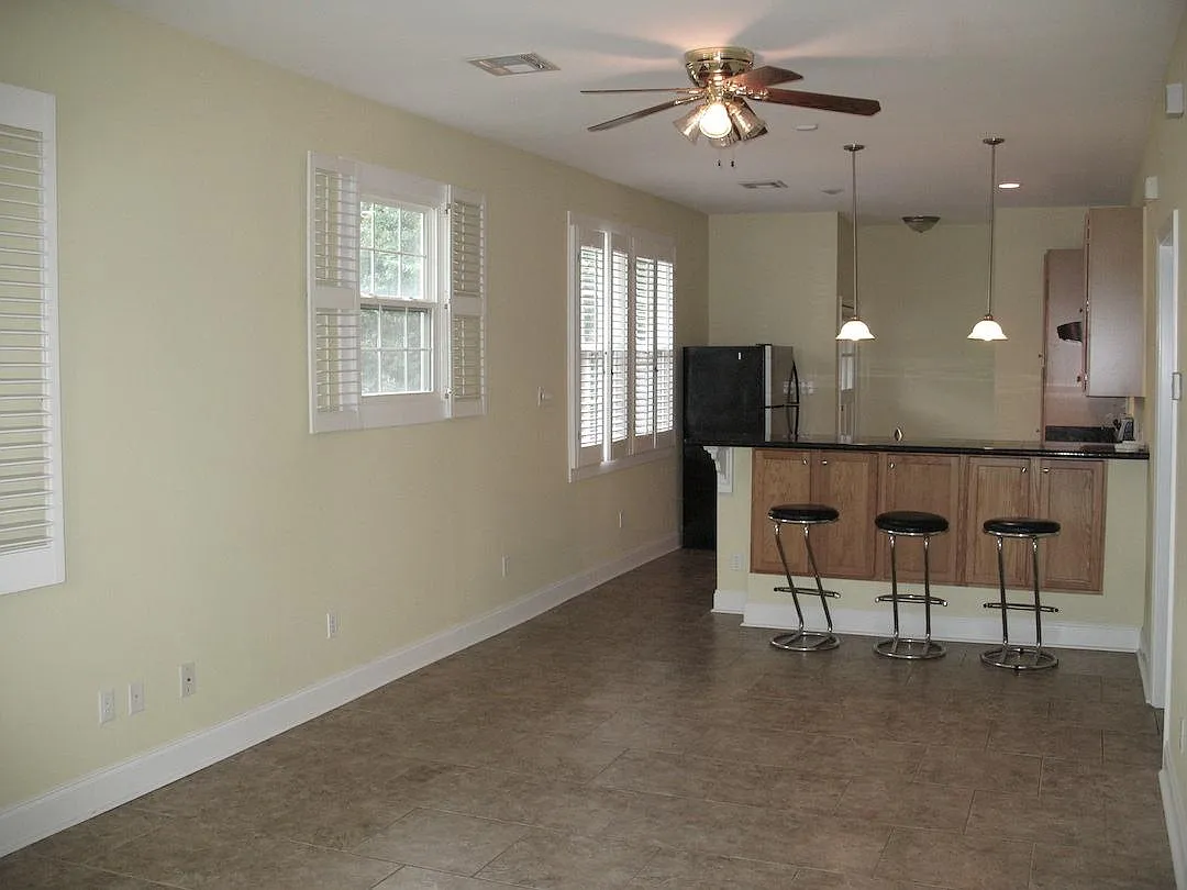 2401 Palmer Ave — Photo 3