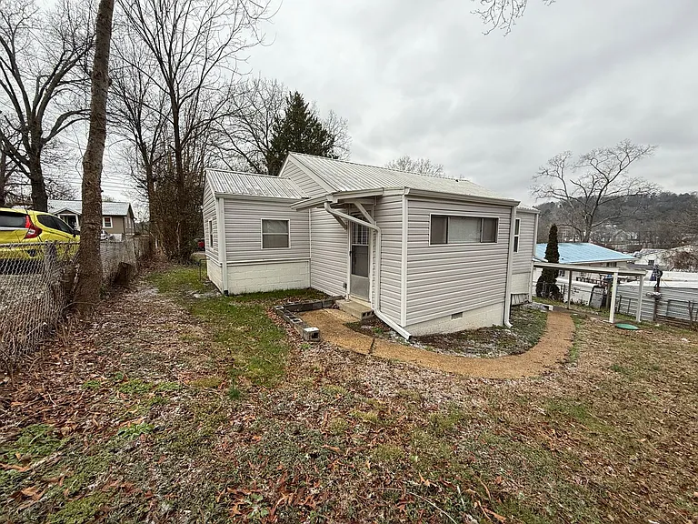 456 Warren St — Photo 2