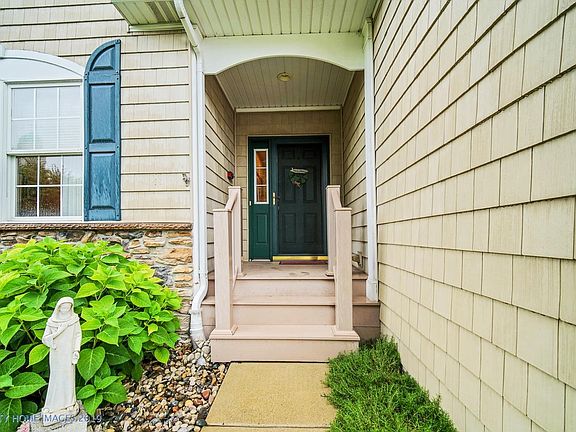 3rd image of 10564 Woodmar Ln