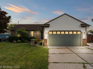 16380 Sudbury Ct, Macomb, MI 48044