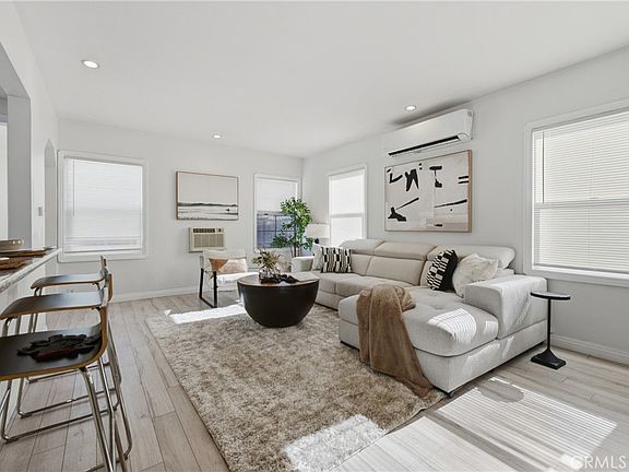 5th image of 2860 Daisy Ave