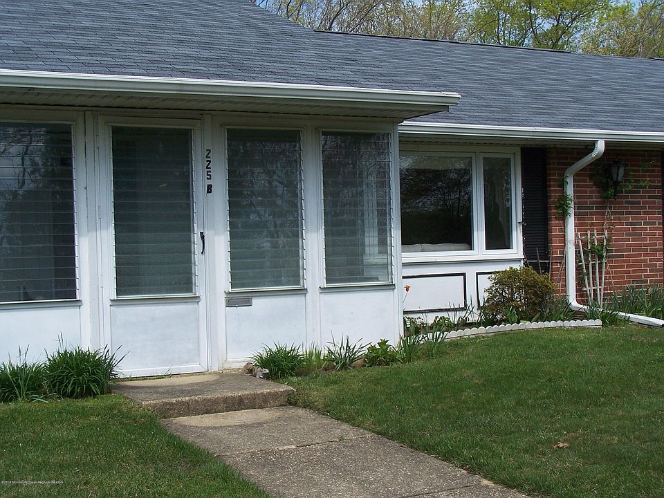 1st image of 225B Buckingham Ct #100B