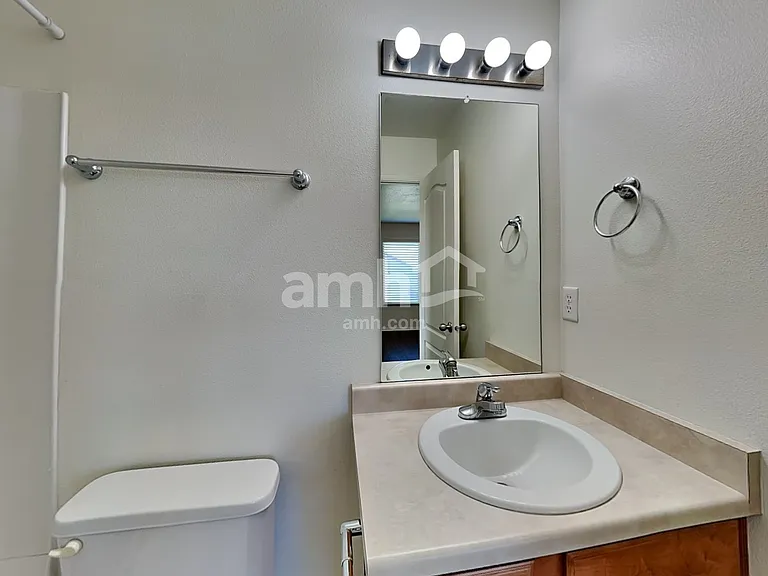 2464 S 3585 W — Photo 17
