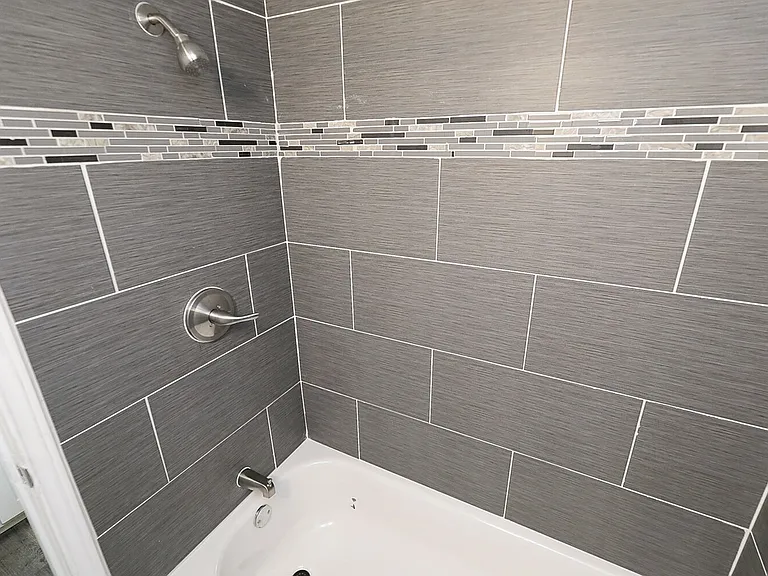 B2 - 2BD, 2BA - 1201SF - Upstairs Bathroom