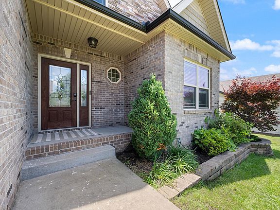 3rd image of 1496 Amberley Dr