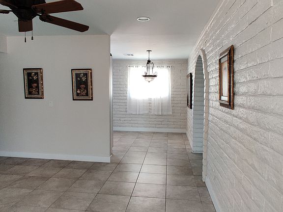 3rd image of 2308 E Beverly Ln
