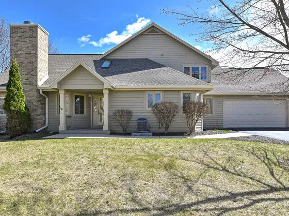 N21W24156 Dorchester DRIVE #2D, Pewaukee, WI 53072