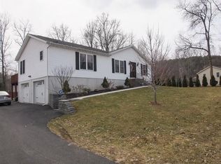 71 Frederick Dr, Lake Katrine, NY 12449