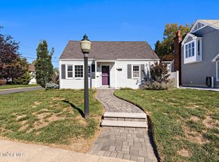 41 Wesley St, Monmouth Beach, NJ 07750