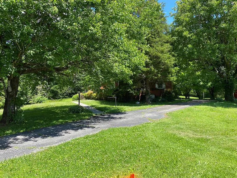 506 Webster Rd — Photo 6