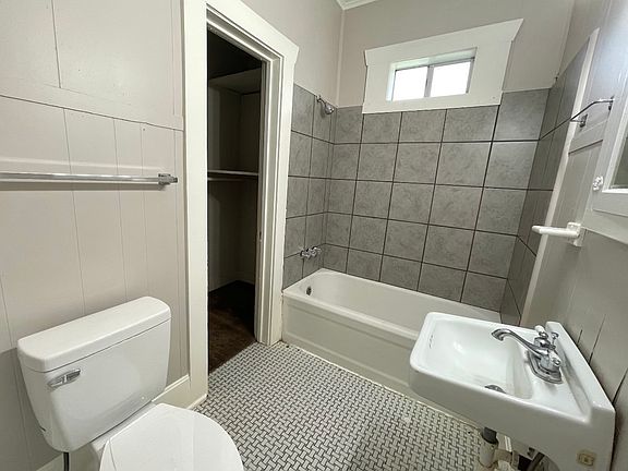 5th image of 909 Bina St #A