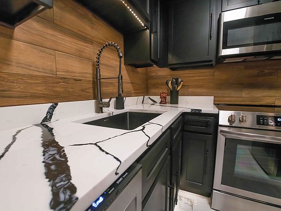 3rd image of 109 N Main St APT 601