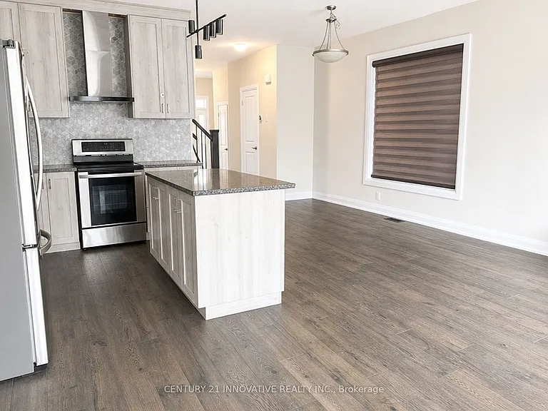 209 Sedgewood St N — Photo 5