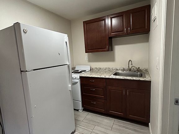 4th image of 418 Plaza Ave #3