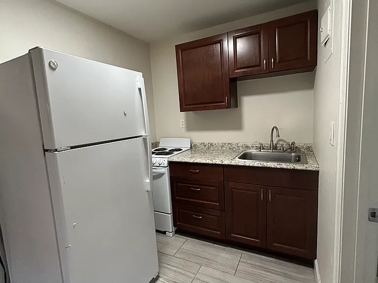418 Plaza Ave #3 — Photo 4