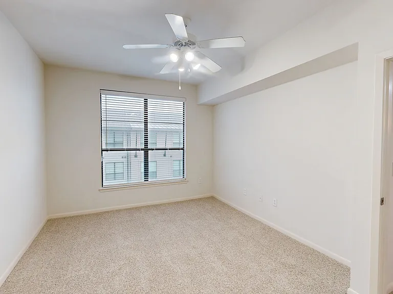 Residences at the Domain — Photo 64
