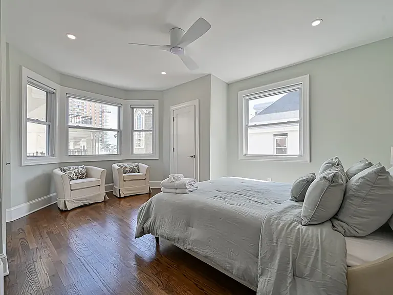 107 S Austin Ave — Photo 33