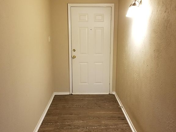 2nd image of 4821 Woodruff Dr