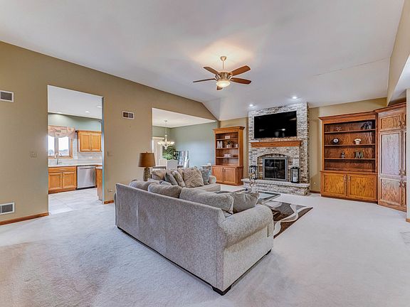 2nd image of 21368 Sea Ray Ln