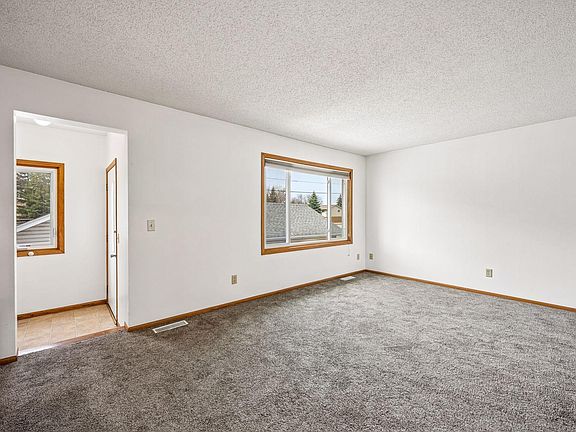 4th image of 428 Main St N