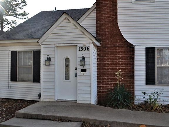 2nd image of 1306 N Park Ave
