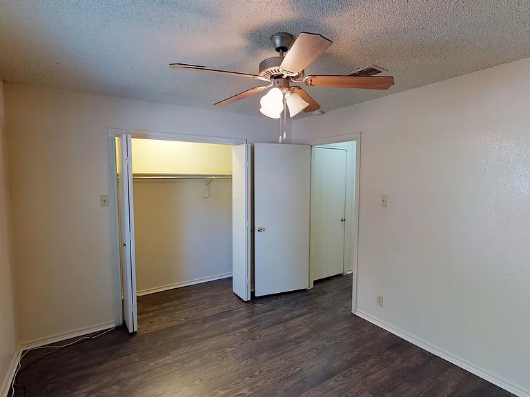 1105 S Avenue B — Photo 13