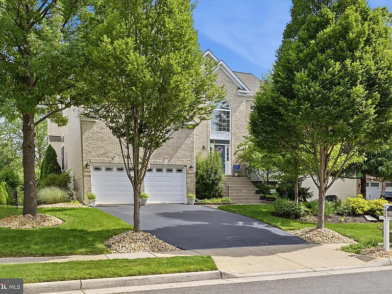 704 Seaton Ct SE — Photo 3