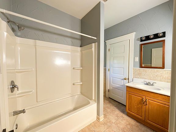 5th image of 3752 Regent Ave #2