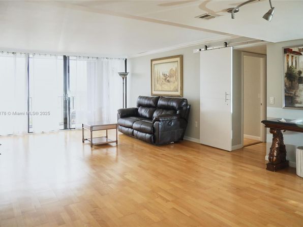 5600 N Flagler Dr APT 1402