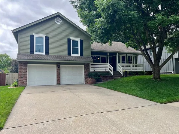 1327 NE Depot Dr, Lees Summit, MO 64086