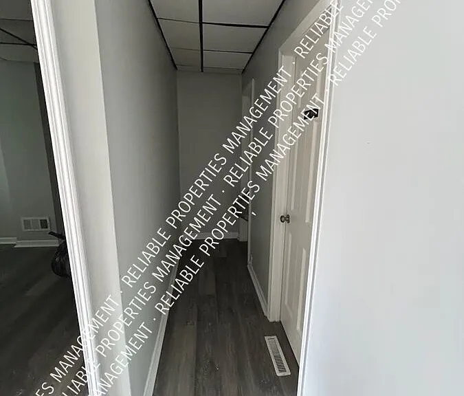 910 Broadway — Photo 6