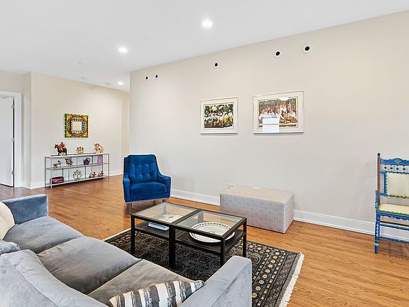 5th image of 1133 Chicago Ave #4W