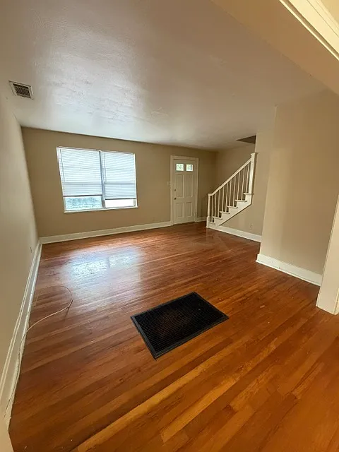 2 bed, 1000 sqft, $950 — Photo 2
