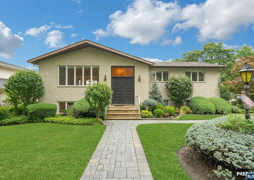 1st image of 141 Middlesex Ave