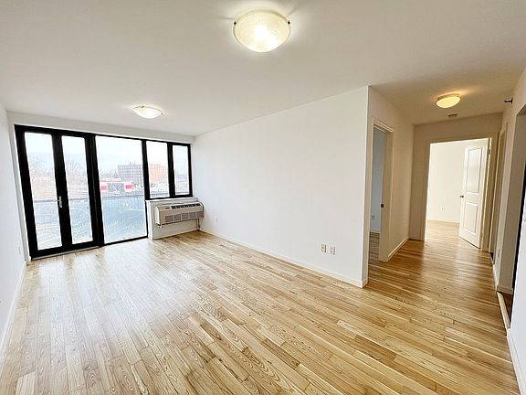 2nd image of 6070 Woodhaven Blvd APT 5A