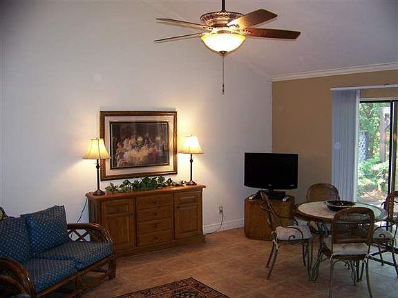 3rd image of 158 Edgemont Ct