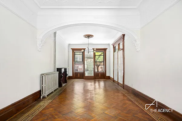 Rented by The Agency | media 7