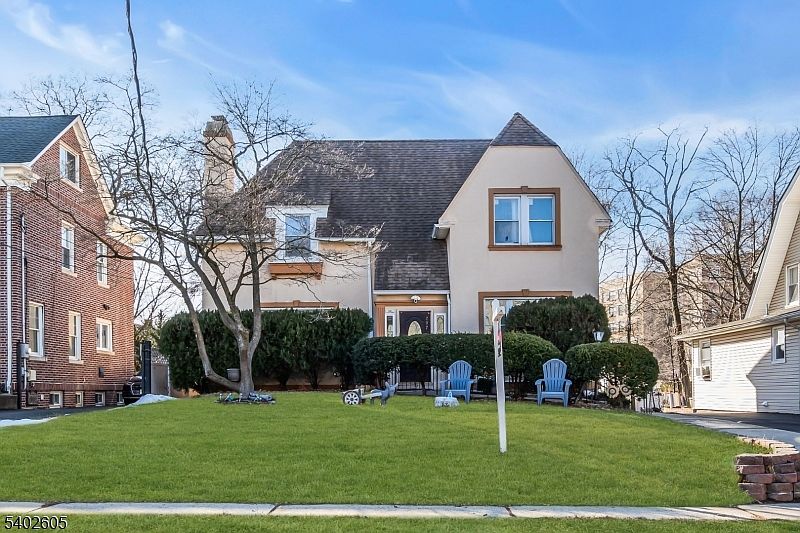 1st image of 297 Hamilton Pl