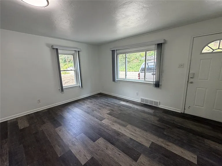 1113 Rochester Rd — Photo 10