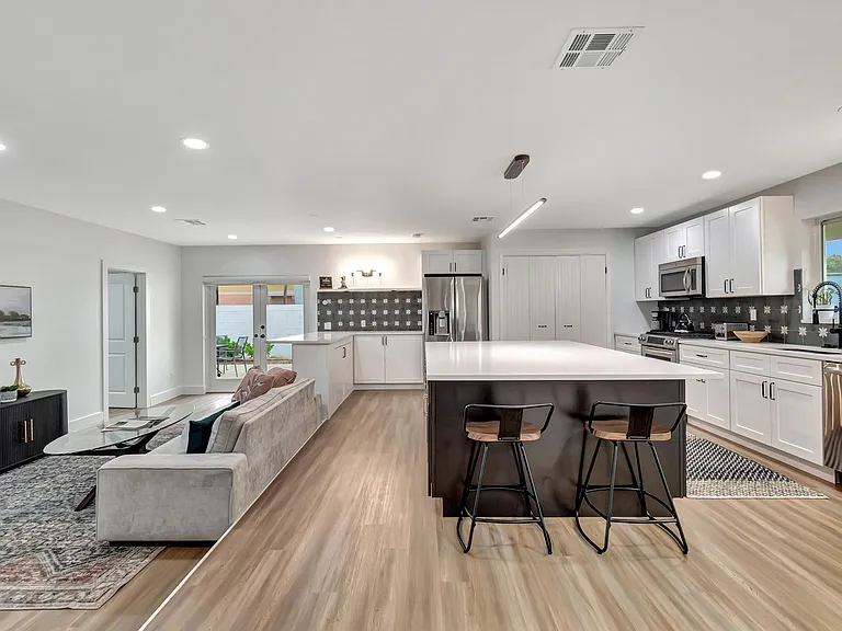 620 Las Palmas Park — Photo 9