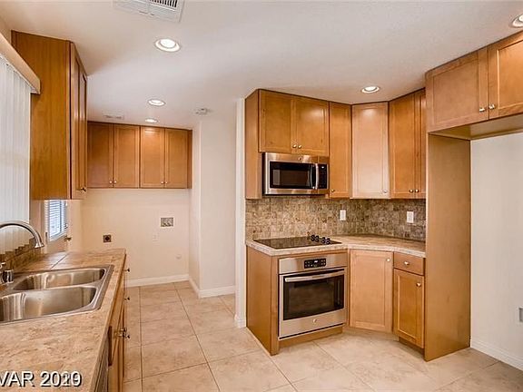 5th image of 743 Greenbriar Townhouse Way