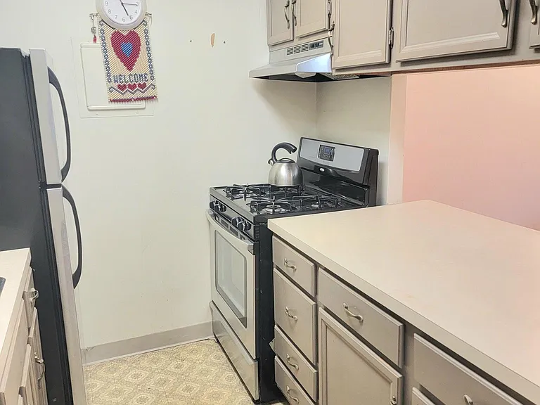2 Elmwood Park Dr #322 — Photo 28