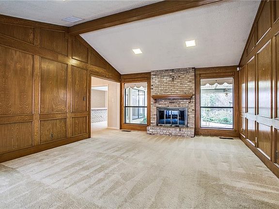 2nd image of 303 Becky Ln