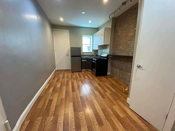 4th image of 92 Woodruff Ave APT 1