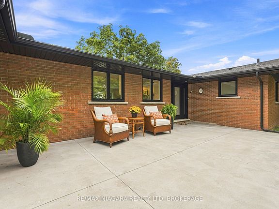 2nd image of 38 Royal Henley Blvd